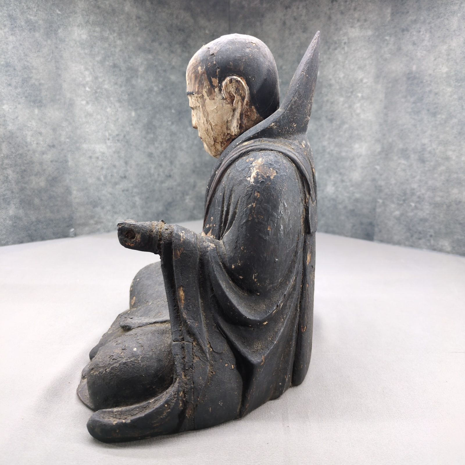 古い木彫り仏像 僧形坐像 時代物 木製 骨董 A650 - メルカリ