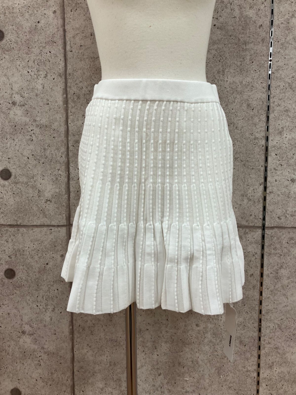 タグ付き GF 1 マスターバニーエディション MASTER BUNNY EDITION ゴルフウェア スカート ウエストゴム ロゴ入り プリーツ風 ホワイト 白