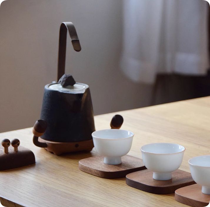 木製キャラクター風スマホスタンド 無垢材無漆大きな目をにらんでかわいい小蟹コースター功夫茶茶託断熱マットポット置物