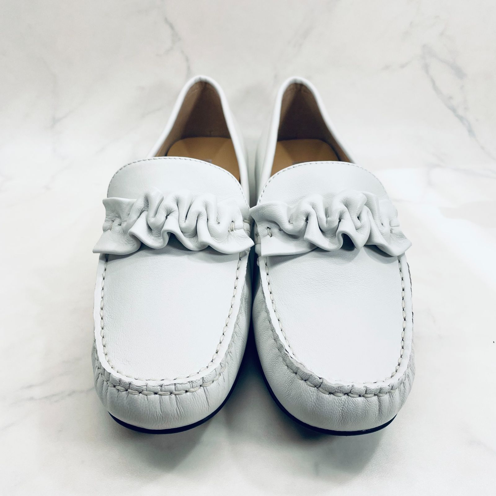 ディッシー シャーリングモチーフ付きモカシューズ アイボリー 22.5㎝