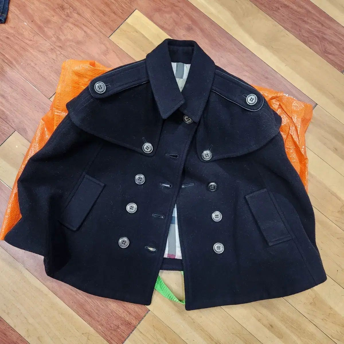 バーバリー ブラック ダブル ボタン ケープ コート 4y