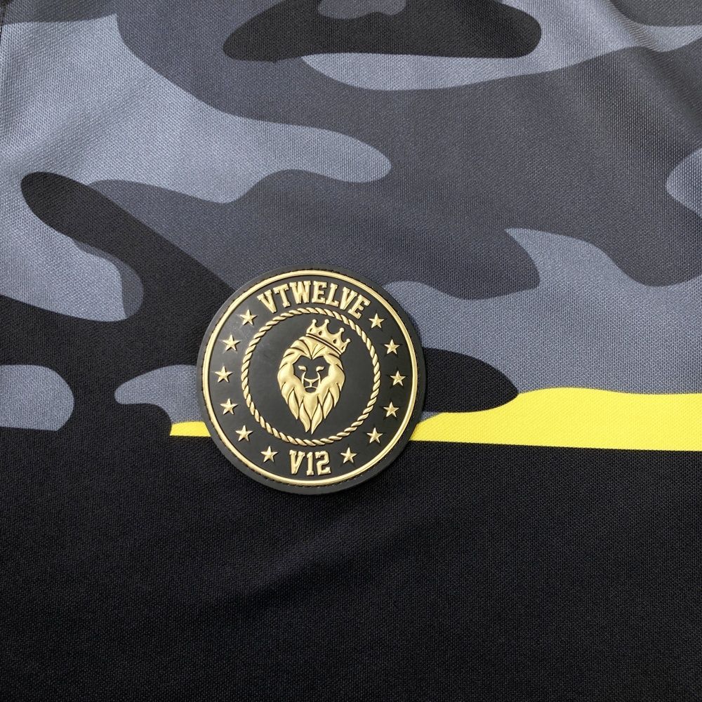 サイズ：XL V12 ヴィトゥエルヴ 半袖ポロシャツ カモフラ柄 ブラック系