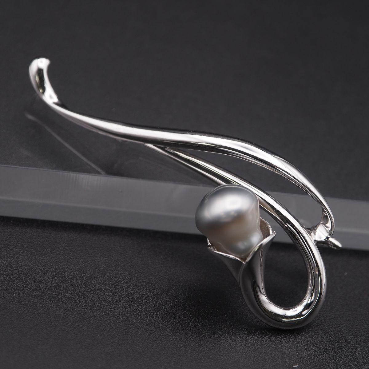 J 050 バロックパール 真珠 SILVER刻印 ブローチ グレー系 デザイン シルバー コサージュ 誕生石