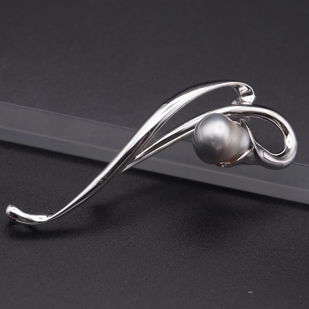J 050 バロックパール 真珠 SILVER刻印 ブローチ グレー系 デザイン シルバー コサージュ 誕生石