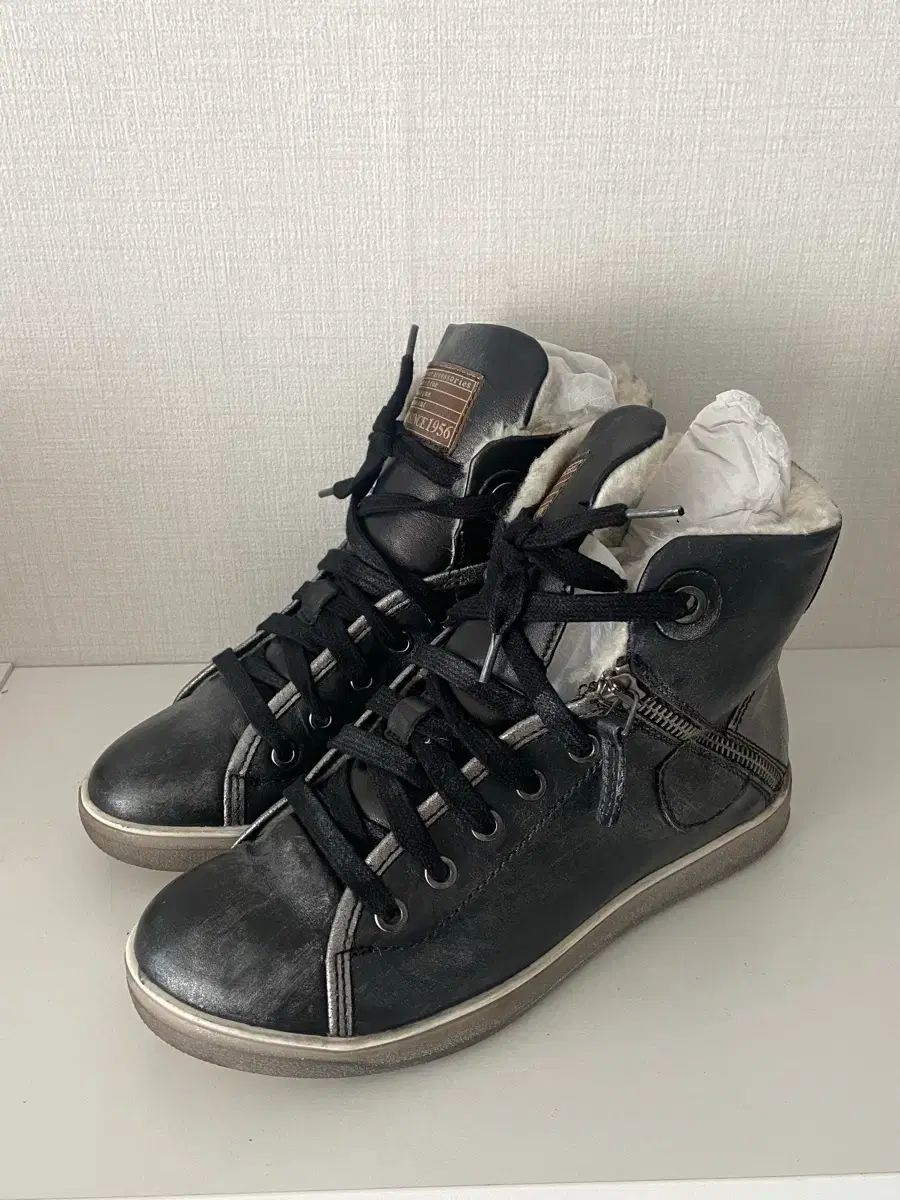 麻 シープスキン スニーカー ハイトップ セール スニーカー 240 雨の日