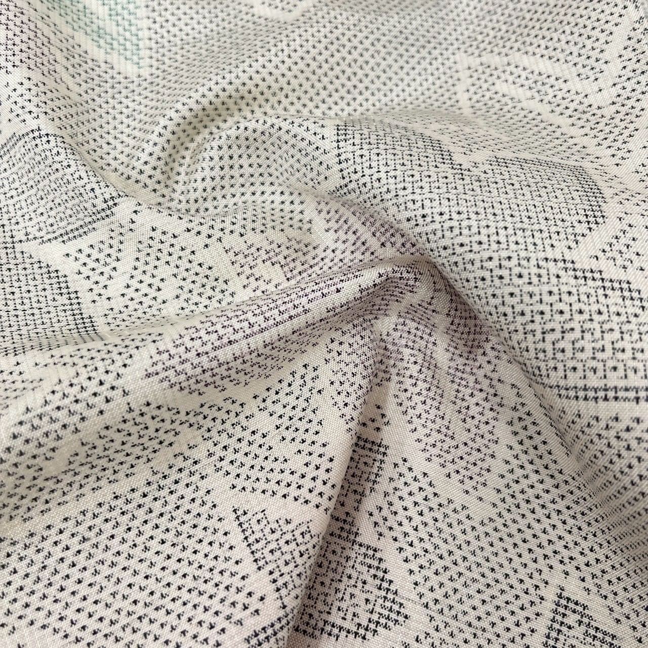 本場大島紬 白大島紬 亀甲に紅葉 正絹 MK-2060