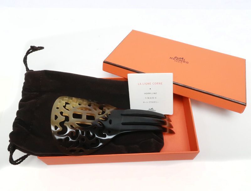 ロカイユ Hロゴ