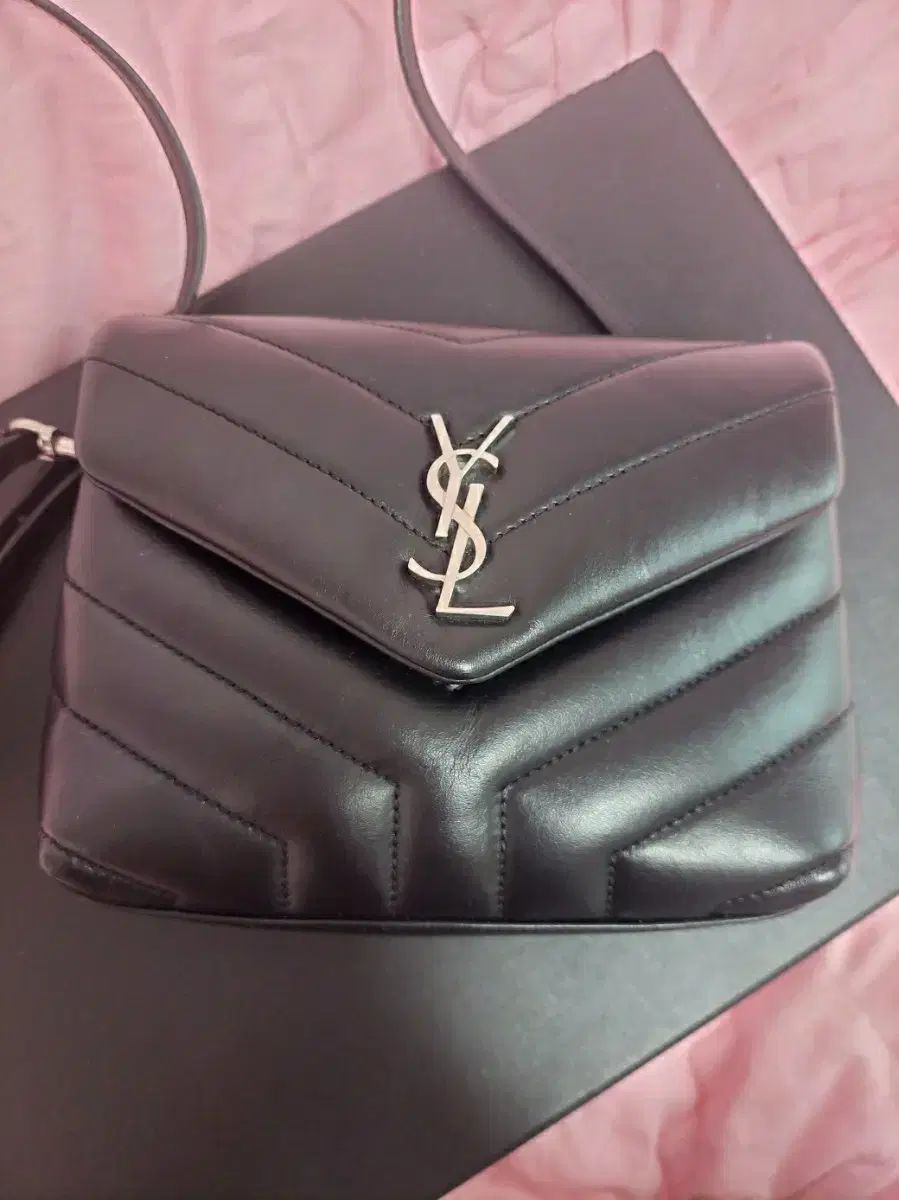 在庫処分状態良し Saint Laurent サンローラン トイ ルルバッグ ブラック YVES イヴ サンローランマトラッセシルバー バッグクロスバック