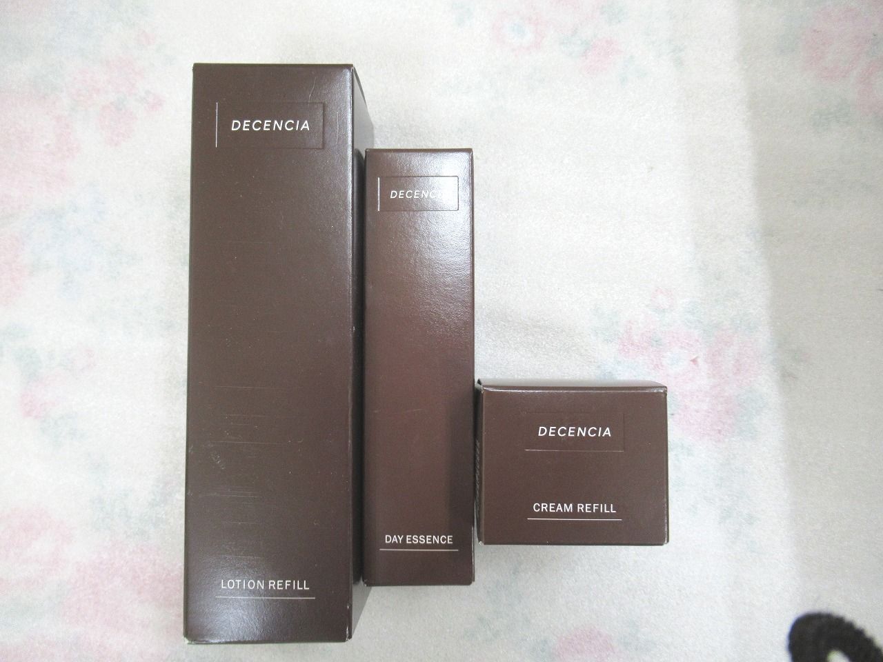 ３点セット DECENCIA ディセンシア デイ エッセンス ２５ｇ 敏感肌用日焼け止め美容液 ＆クリーム レフィル 詰め替え用 ３０ｇ 敏感肌用クリーム ＆ローション リフィル 敏感肌用化粧水 １２５ｍｌ