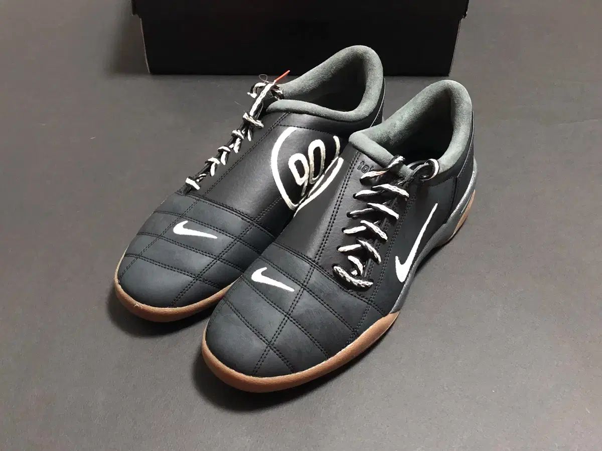 ナイキ ウィメンズ トータル 90 ブラック ココナッツ ミルク