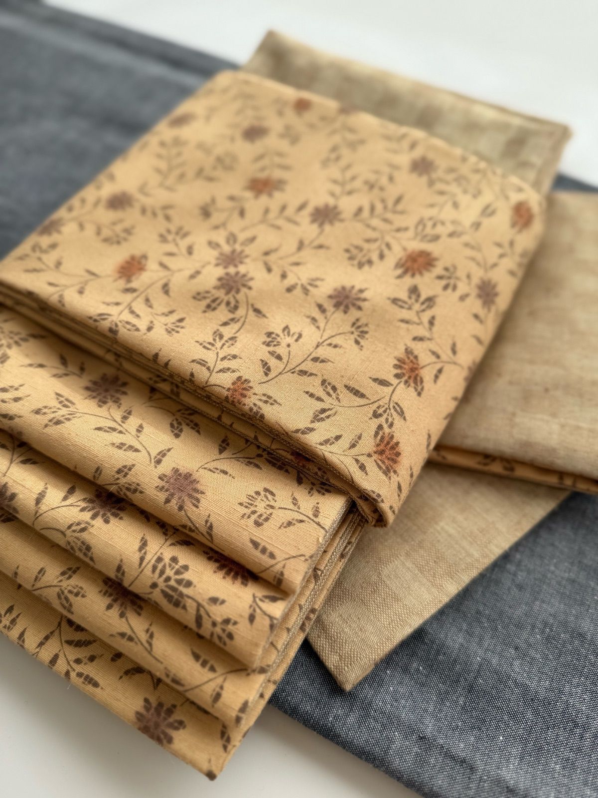 ベージュ×市松模様の地紋の紬 ベージュ