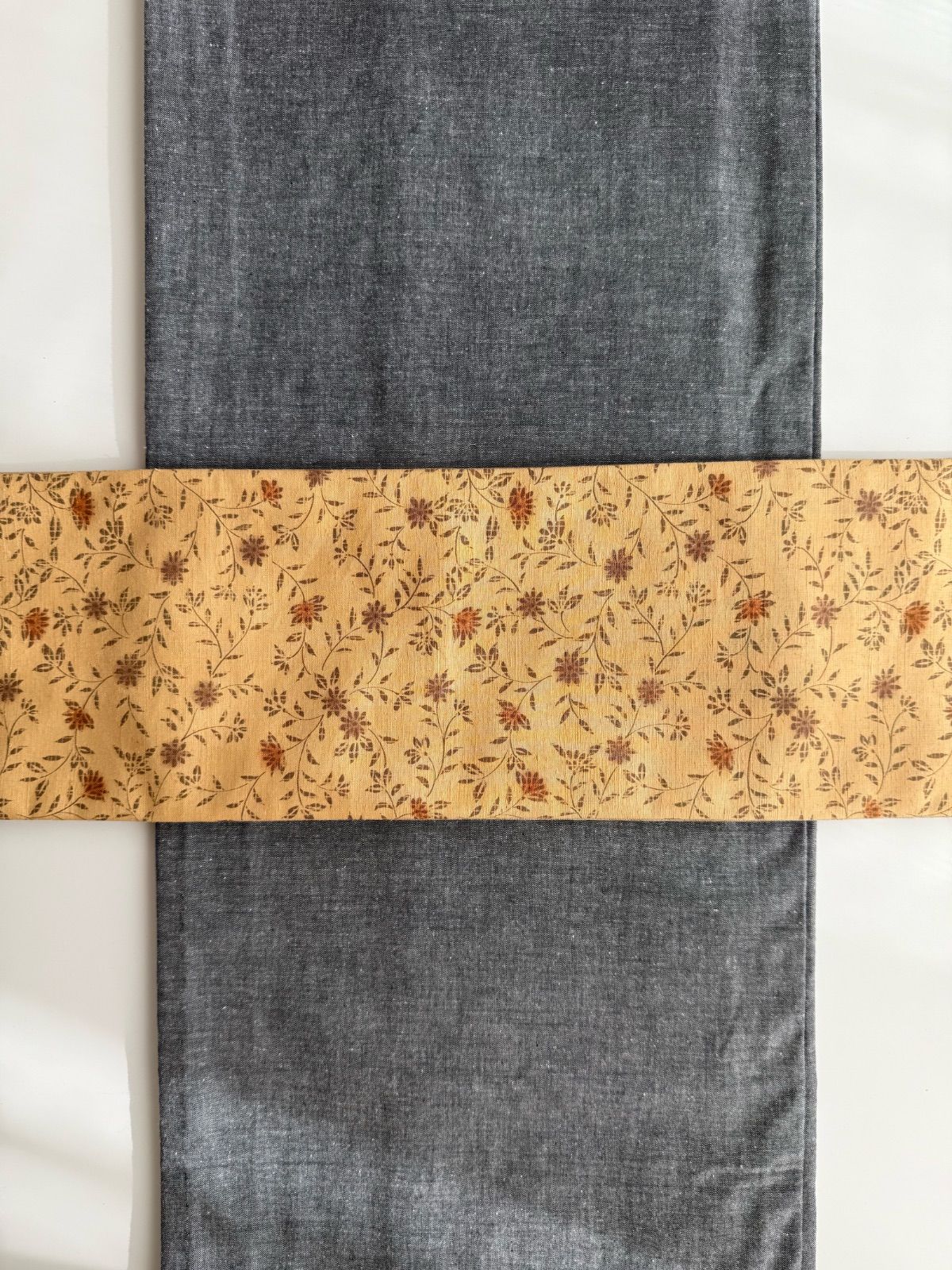  279号 半幅帯 リバティ風模様の紬 ベージュ×市松模様の地紋の紬 ベージュ 正絹 リバーシブル ︎残り2点 ︎ 半巾 半幅 小袋帯 帯