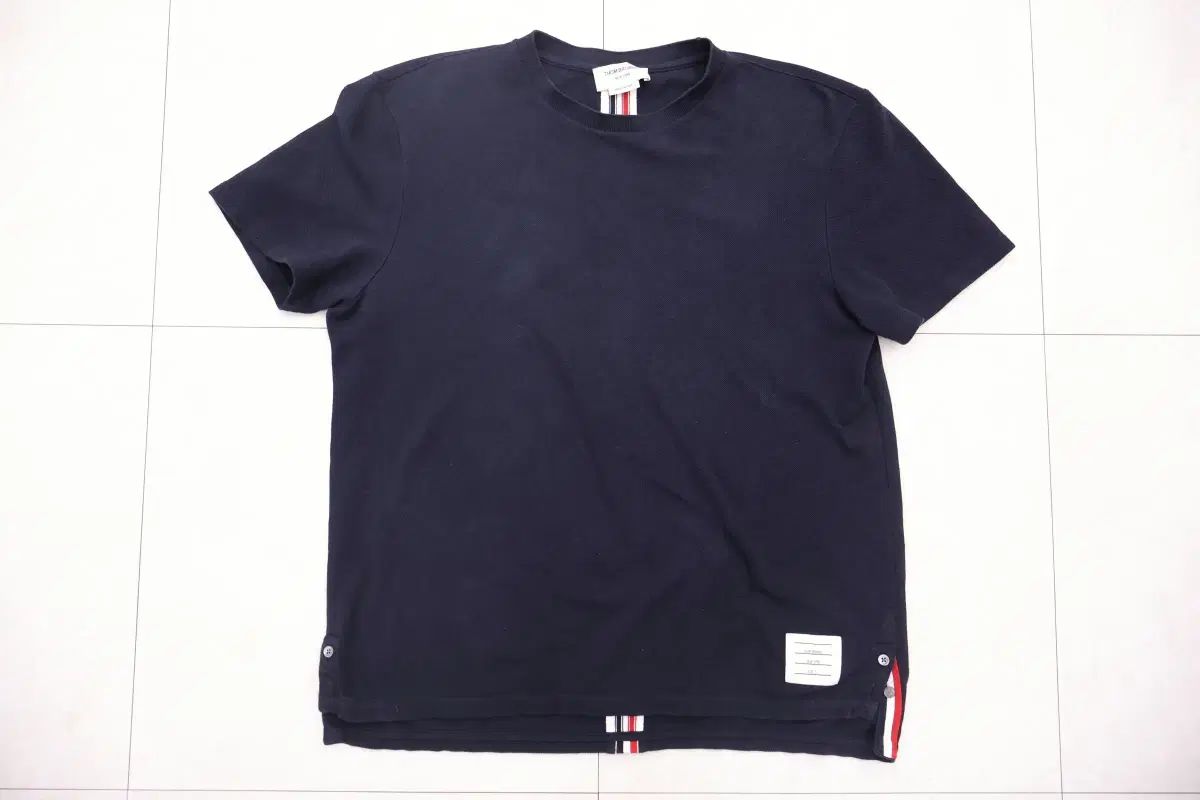 トム・ブラウン センターバッグ ストライプ 半袖 Tシャツ MJS056A 