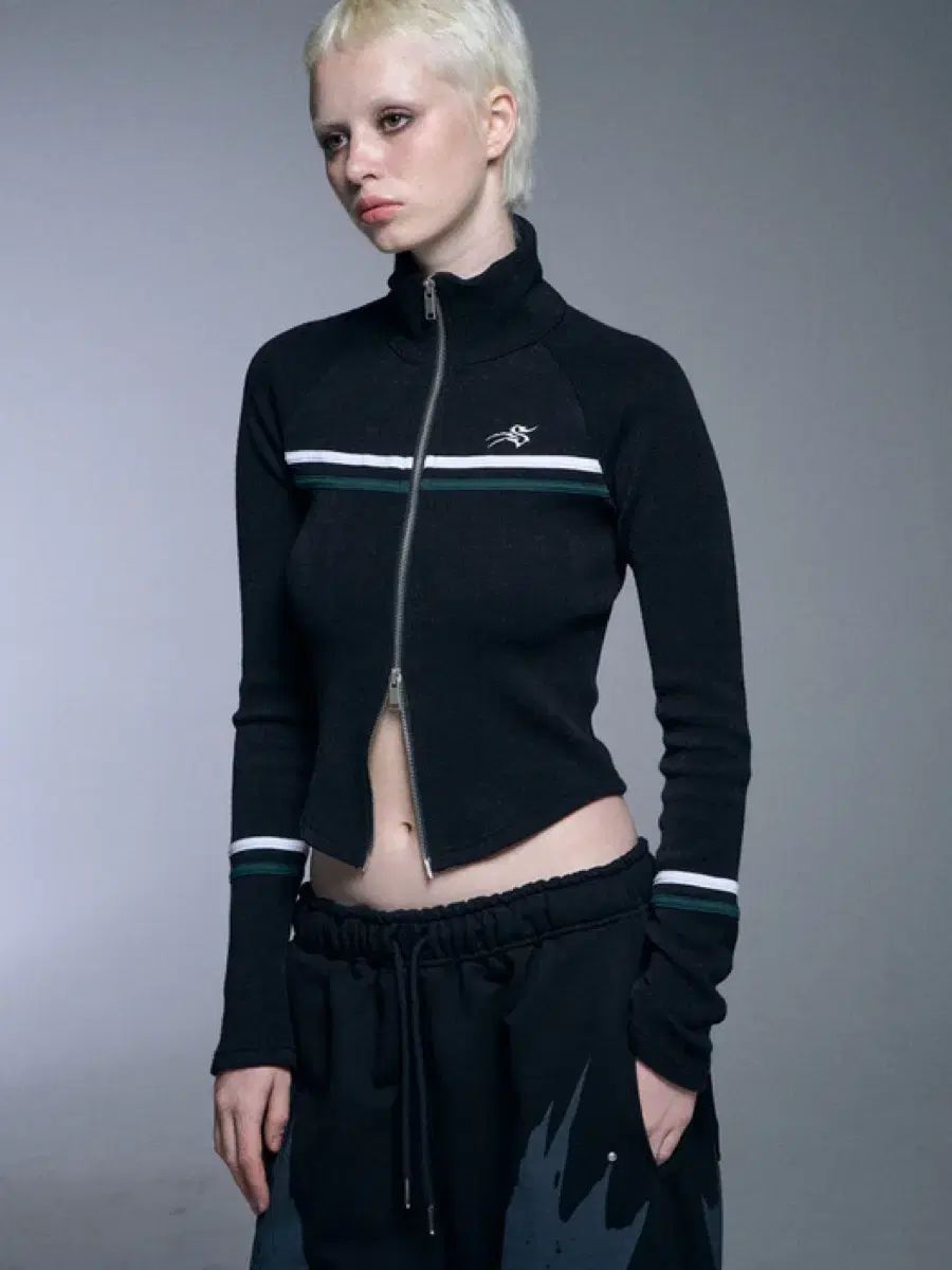 セットアップエクスハイネックジップアップ