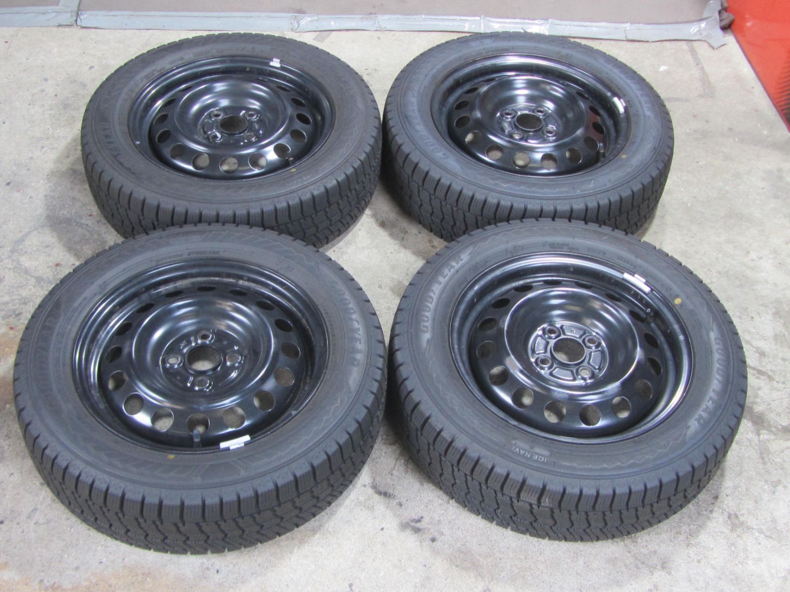 製バリ山 175 65 R 15 スタッドレス グッドイヤー アイスナビ8 カローラフィールダー外し も