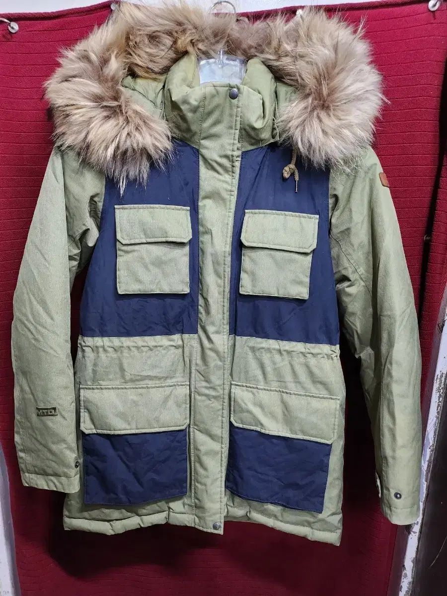 真筆　阿部乙人 油彩画 女性と花 真筆 阿部乙人 油彩画 女性と花 真筆 阿部乙人 油彩画 女性と花