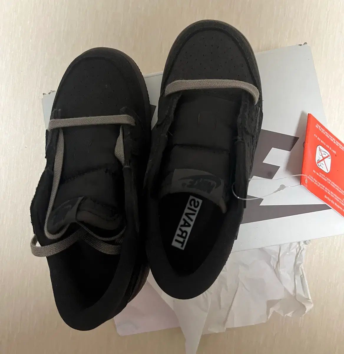 NIKE ジョーダン1 x トラヴィススコット ツアーベルベットブラウン ベイビー