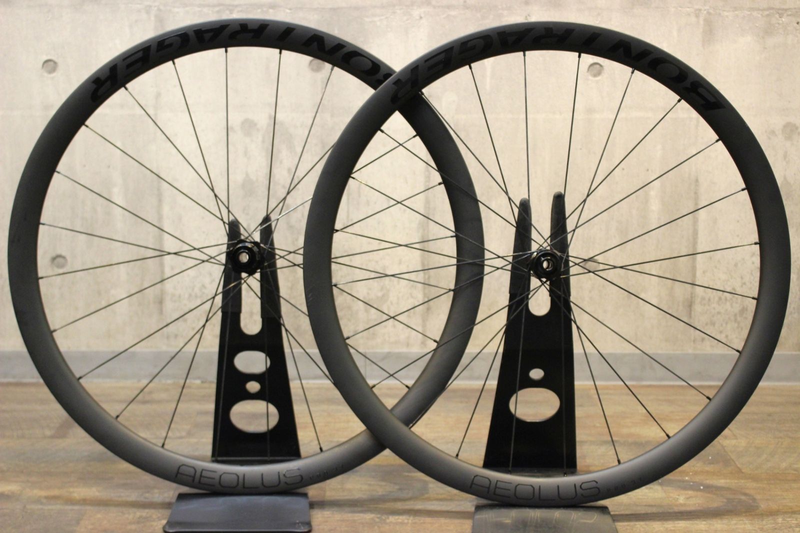 ボントレガー アイオロス プロ AEOLUS PRO 37 DISC カーボン チューブレスレディ ホイールセット シマノ12 11 S