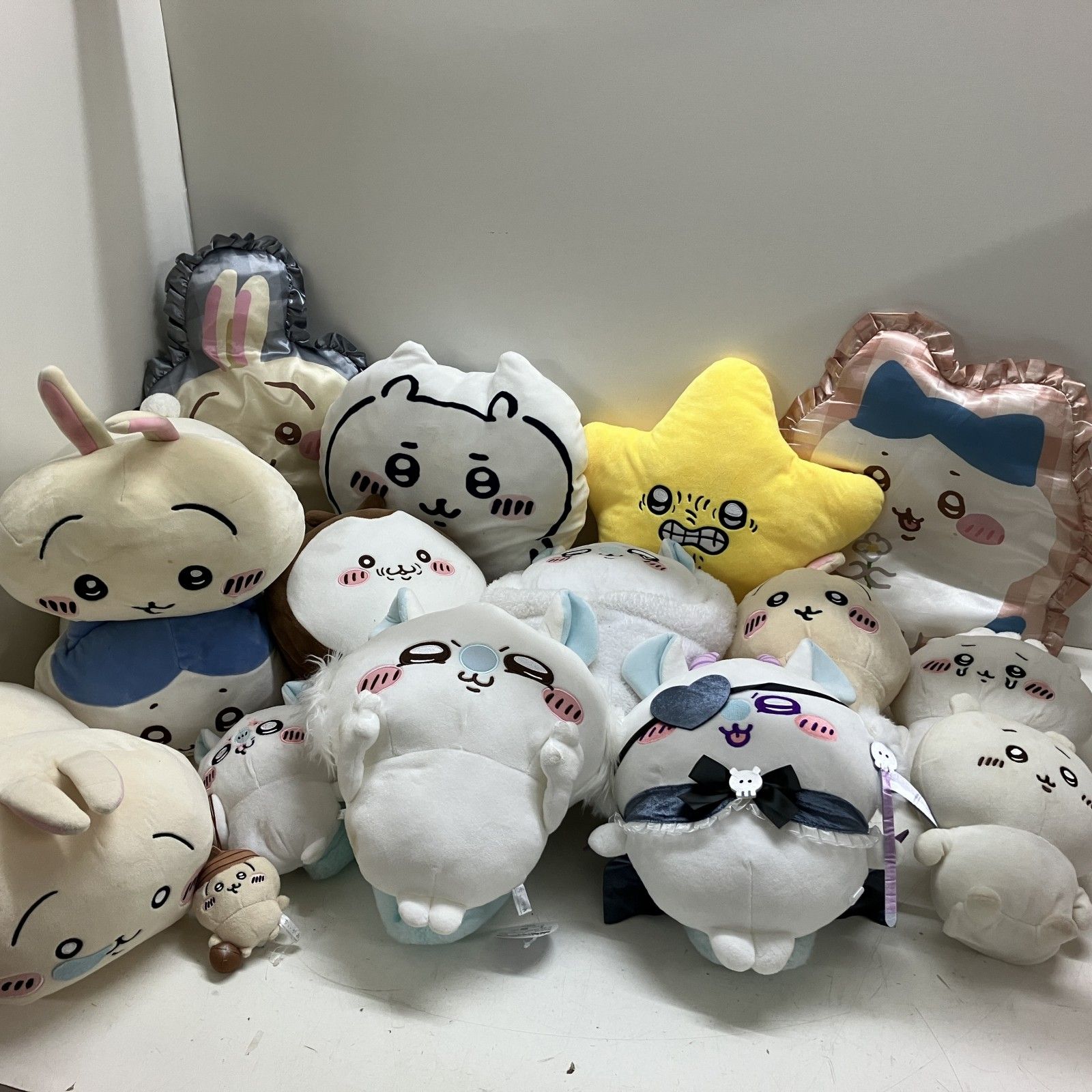 ちいかわパーク 抱っこぬいぐるみクッション （カブトムシ） | ちい