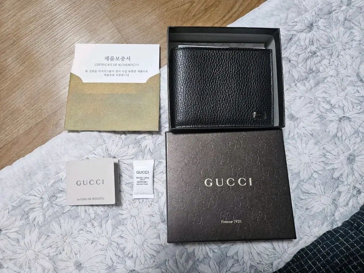 グッチ 財布 出品