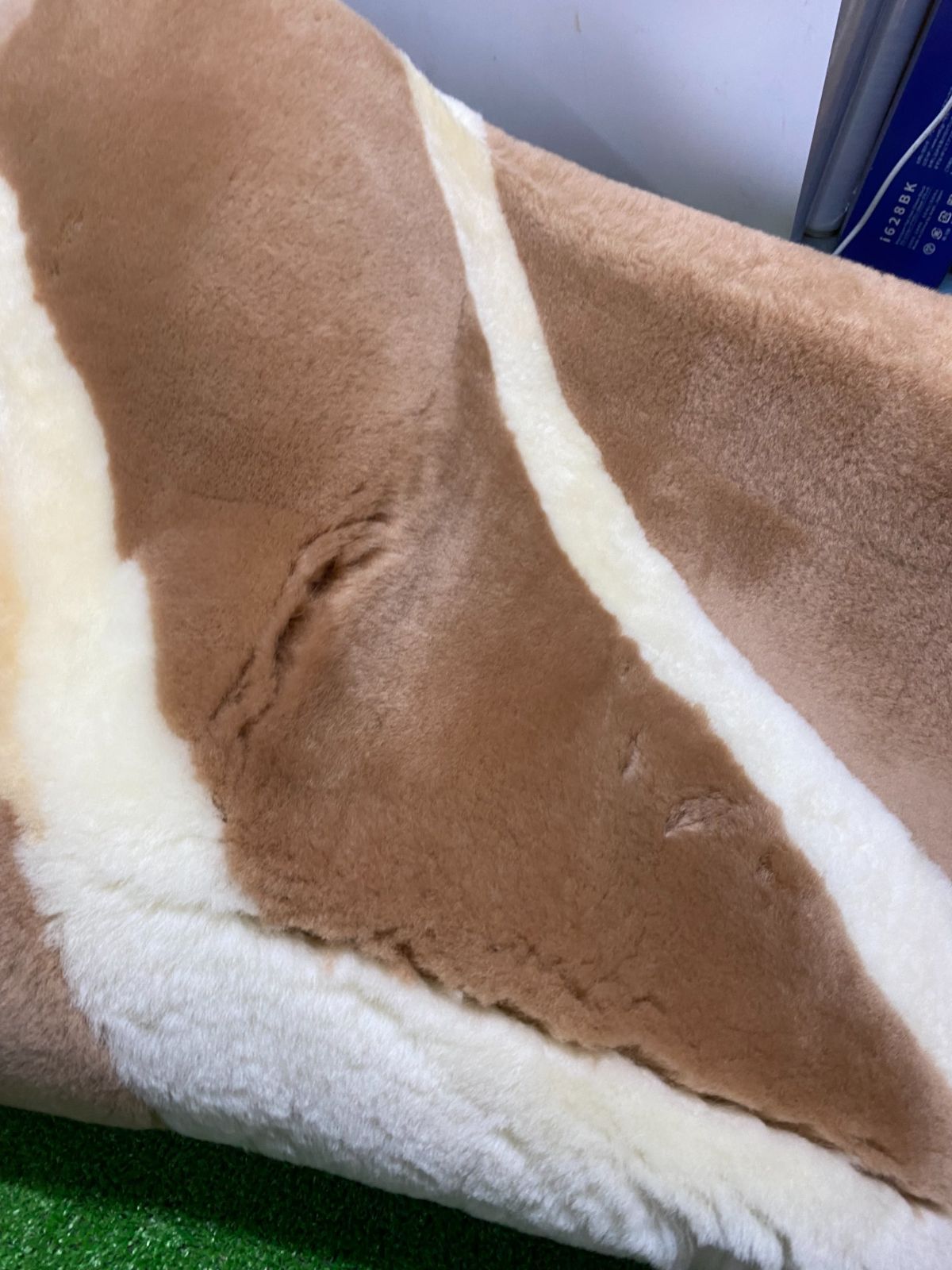 ○ExcelHuman エクセルヒゥーマン ムートンシーツ 羊毛 敷物 100×200