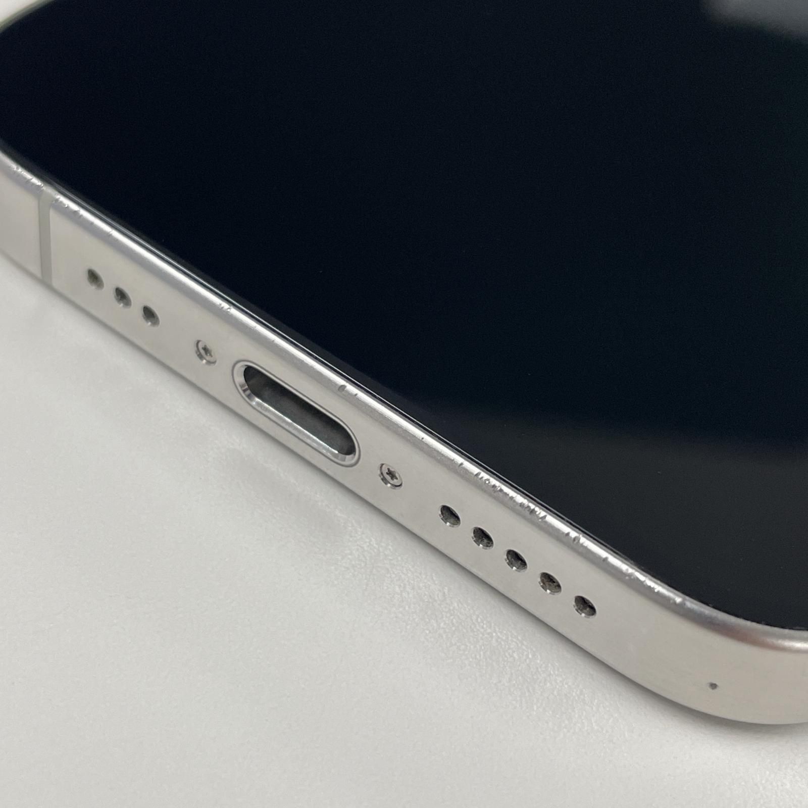 softbank iPhone 15 Pro 256 GB ホワイトチタニウム