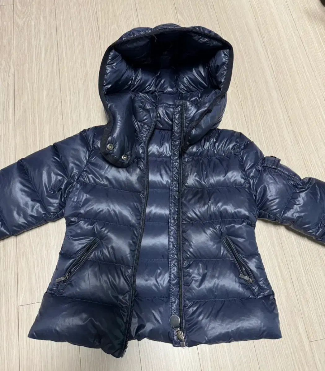 モンクレール キッズダウン 3 A サイズ100です