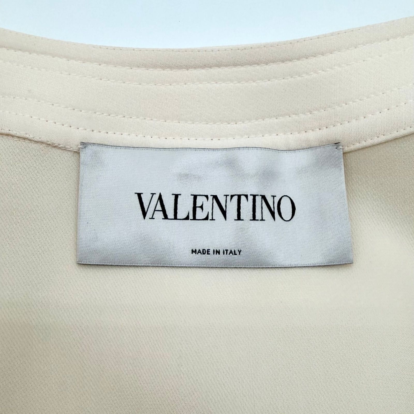 新品未使用VALENTINO36ケープ 白 VALENTINO ケープ ウール シルク アイボリー ヴァレンティノ - メルカリ