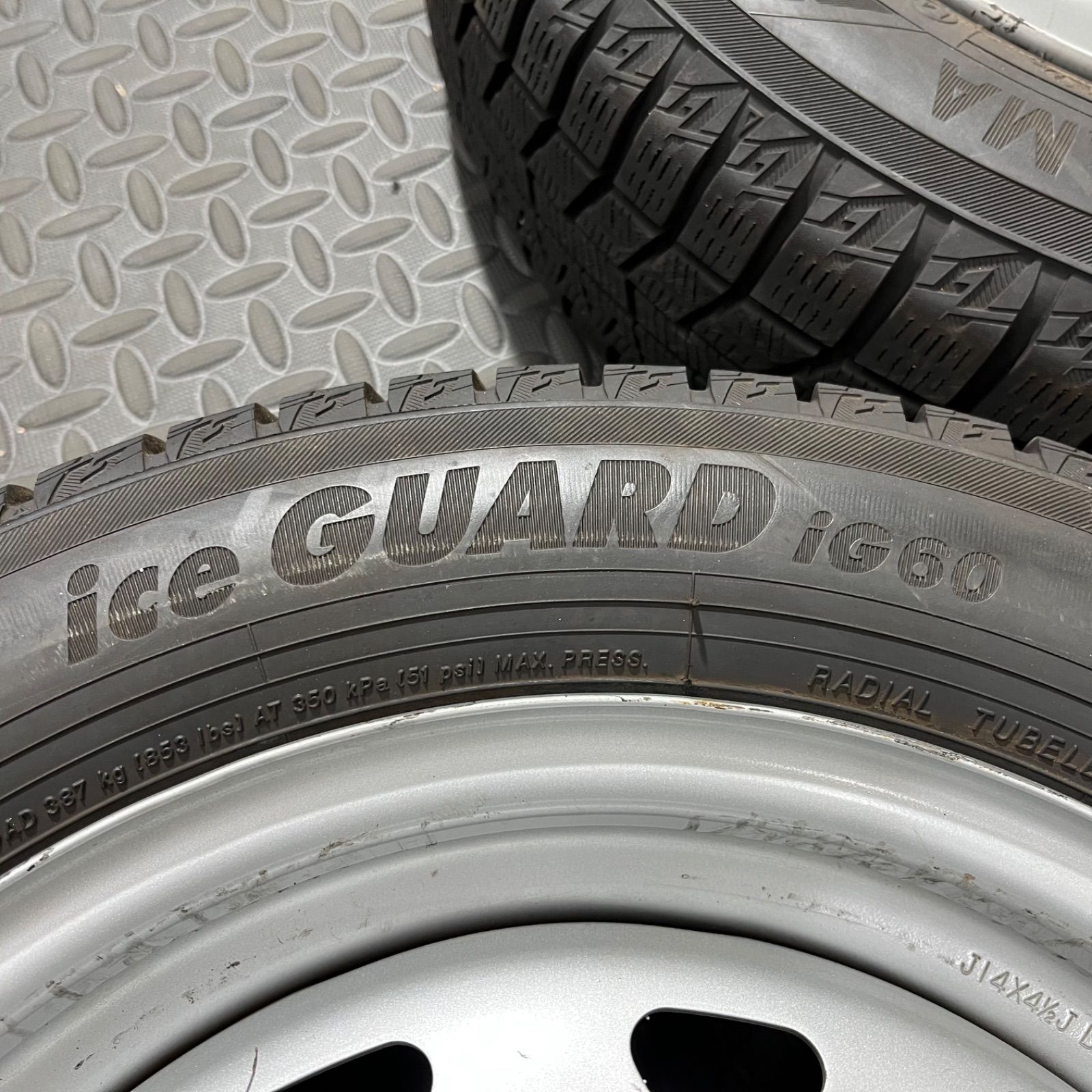 スタッドレスタイヤ