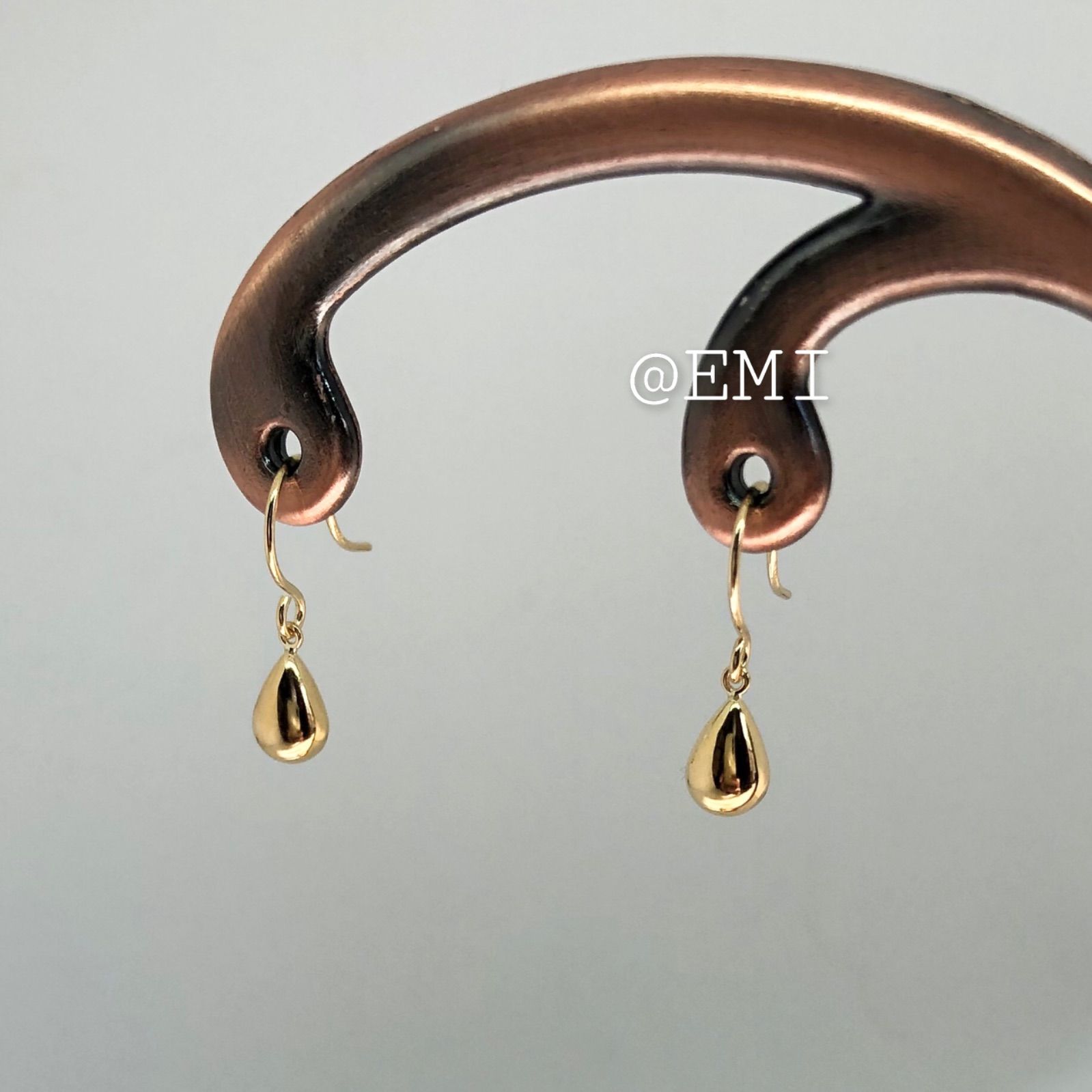 K18YG ドロップデザイン フックピアス 雫 ピアス 18金 しずく - メルカリ