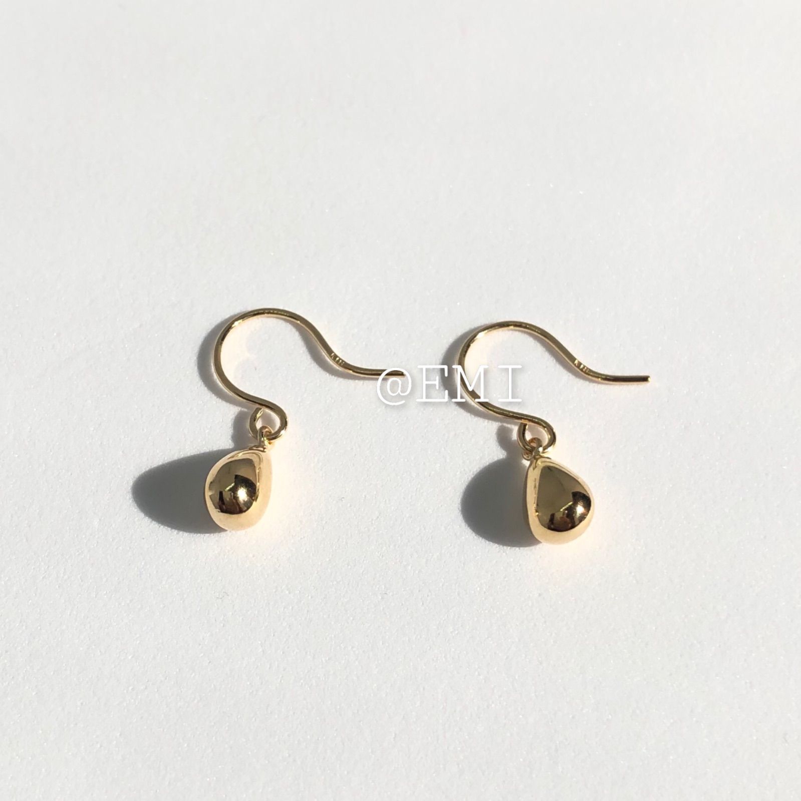 K18YG ドロップデザイン フックピアス 雫 ピアス 18金 しずく - メルカリ