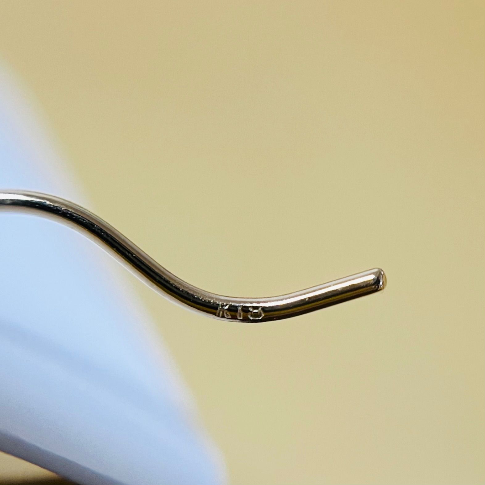 K18YG ドロップデザイン フックピアス 雫 ピアス 18金 しずく - メルカリ