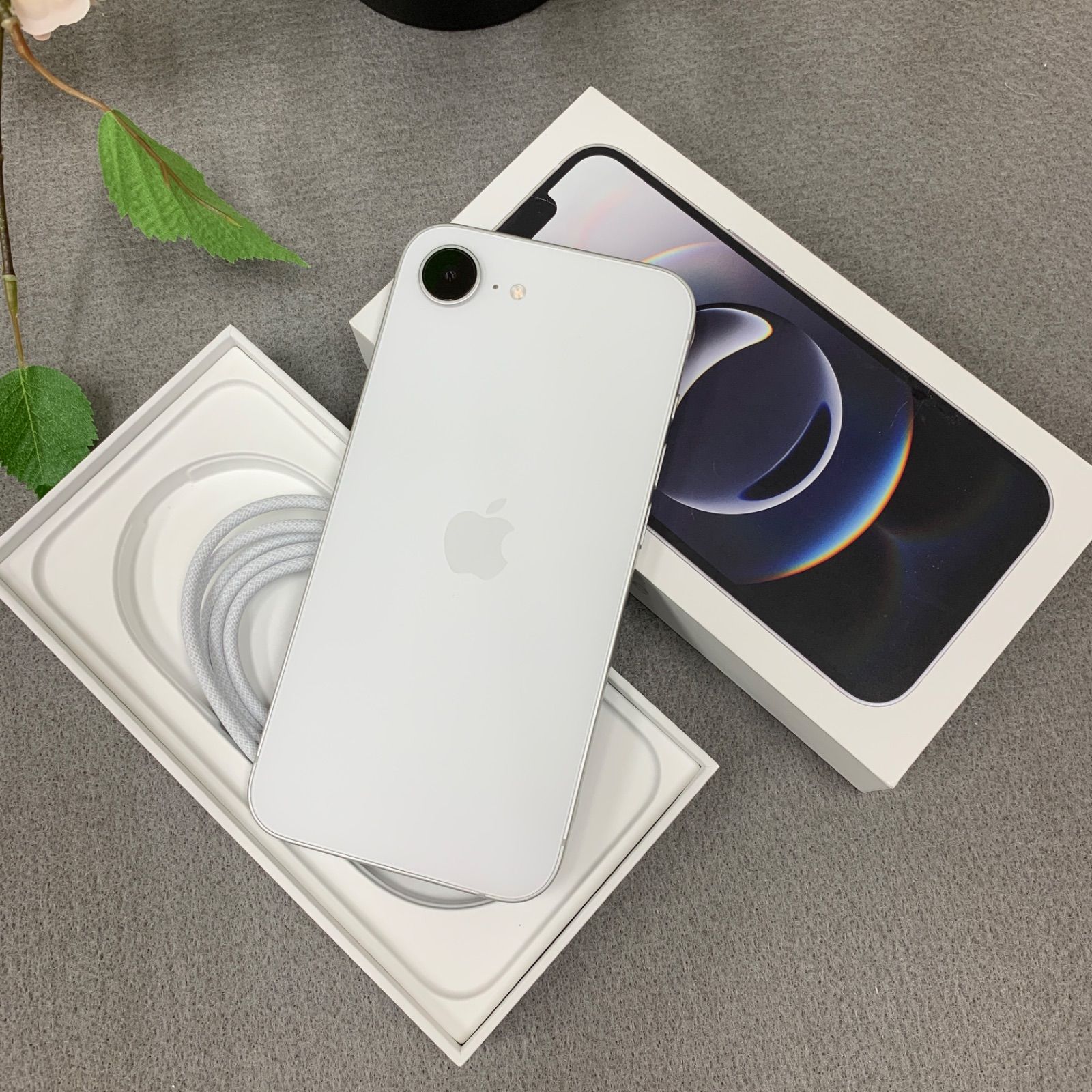 バッテリー純正 100% iPhone 16e 128GB ホワイト 国内版SIMフリー送料