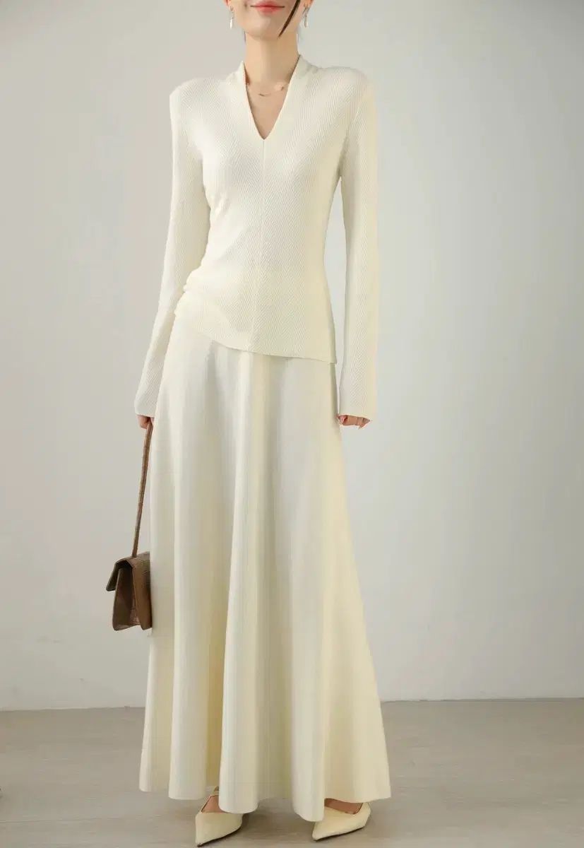 タグ付き アイボリー ニット セットアップ Vネック トップス - Long スカート 白