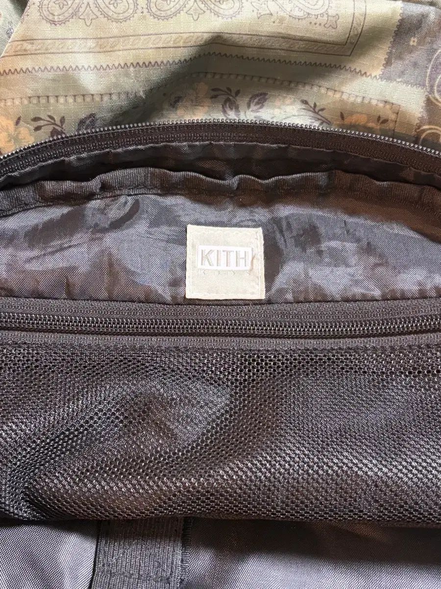 KITH キス キッズ ベイズリー バッグ 大人も