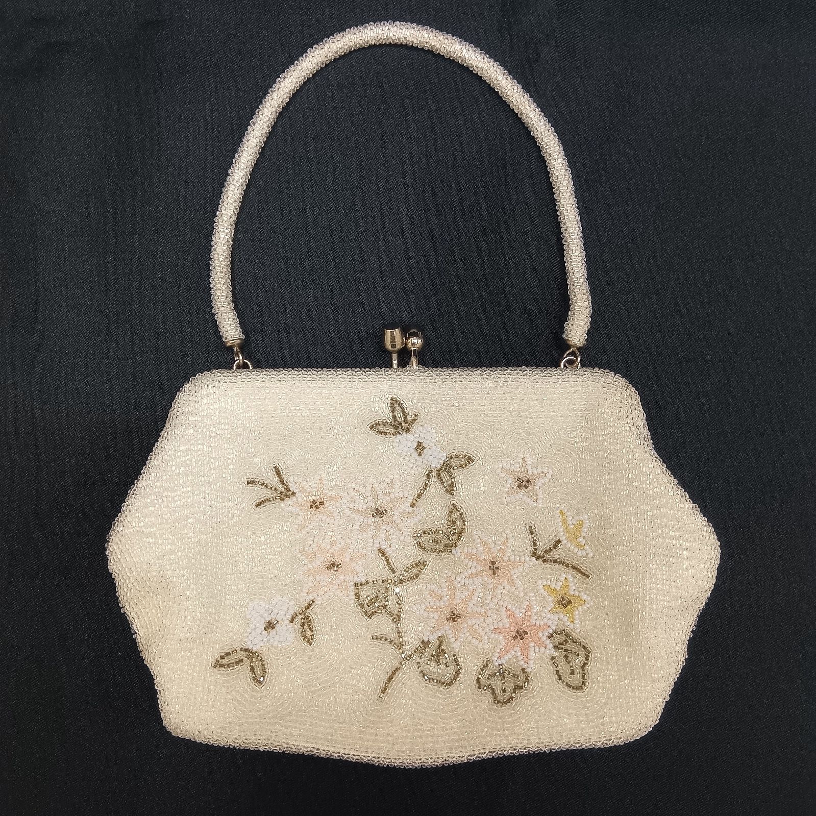 貴重可愛い✨昭和レトロなレアなビーズバッグ　はしもと　白　和小物　洋　夏コーデ 貴重可愛い✨昭和レトロなレアなビーズバッグ はしもと 白 和小物 洋