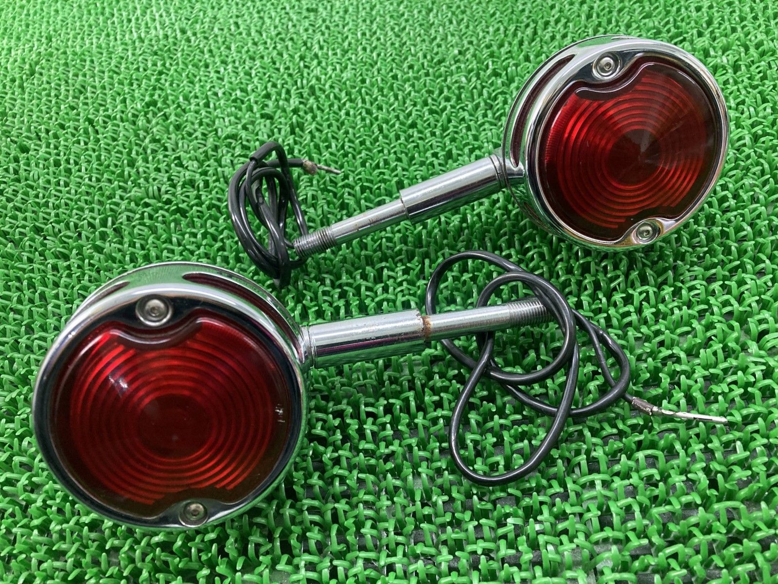 FXST リアウインカー 左右 社外 ハーレー ソフテイル レッドレンズ ステー メッキトリム 割れ欠け無し qN