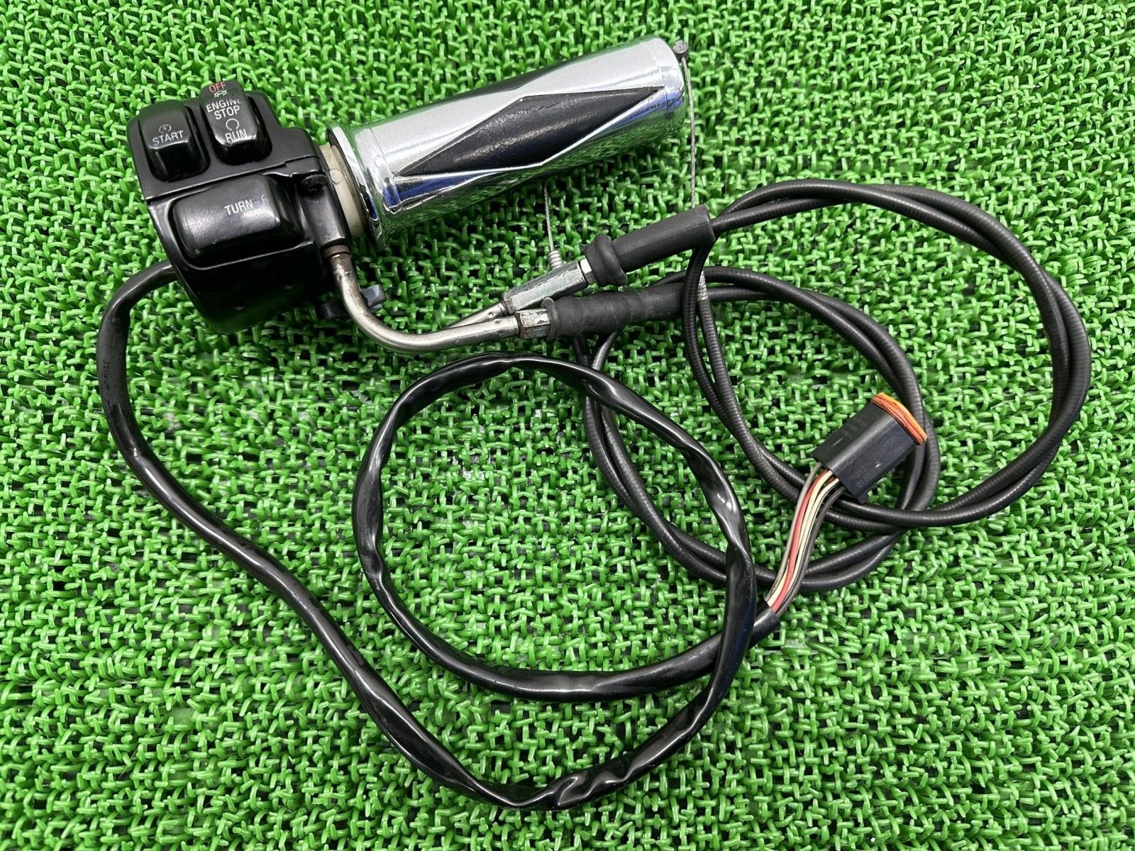 ソフテイル ハンドルスイッチ 右 ハーレー バイク 部品 エボ TC 88 FLST FXST スロットルケーブル 車検 qL