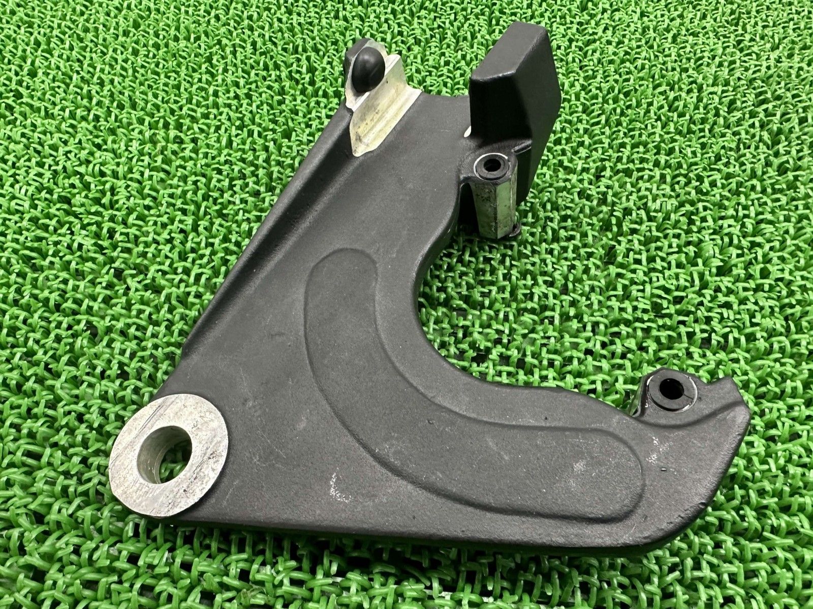 XLH 883 1200 リアブレーキキャリパーサポート ハーレー スポーツスター 割れ欠け無し 品薄 品 安心のノーマル rE