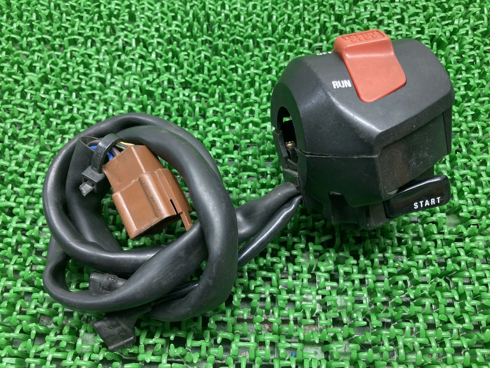 ホーネット250 ハンドルスイッチ 右 ホンダ バイク 部品 MC 31 前期 スイッチボックス 割れ欠け無し 品薄 aE