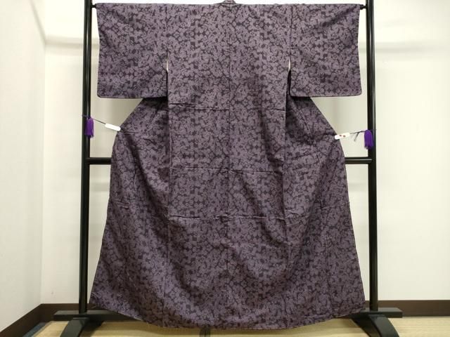 平和屋着物●本場大島紬 7マルキ 舞梅文 正絹 ♥ dy