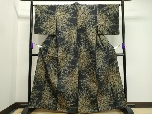 平和屋着物 上質な紬 草木文 黒地 正絹 dy