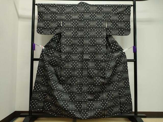 平和屋着物 上質な紬 吉祥文 黒地 正絹 dy