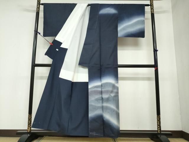 平和屋着物●本場染大島紬 紬地 霞文 暈し染め 正絹 ♥ ud