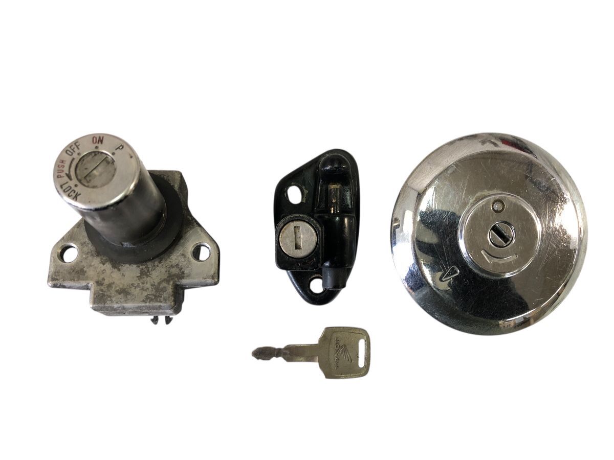 HONDA CB 650 カスタム RC 05 キーセット イグニッションキー 共通キー1本 作動OK レストア ＯＨベースにも 2816 M 8468