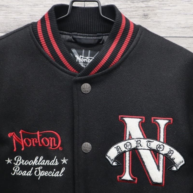 スリップノット【M】ブルゾン スタンドカラー ロゴ 黒赤 ロック お出かけ 新品 【送料無料】メンズ Norton ノートン 服 スタジャン アウター