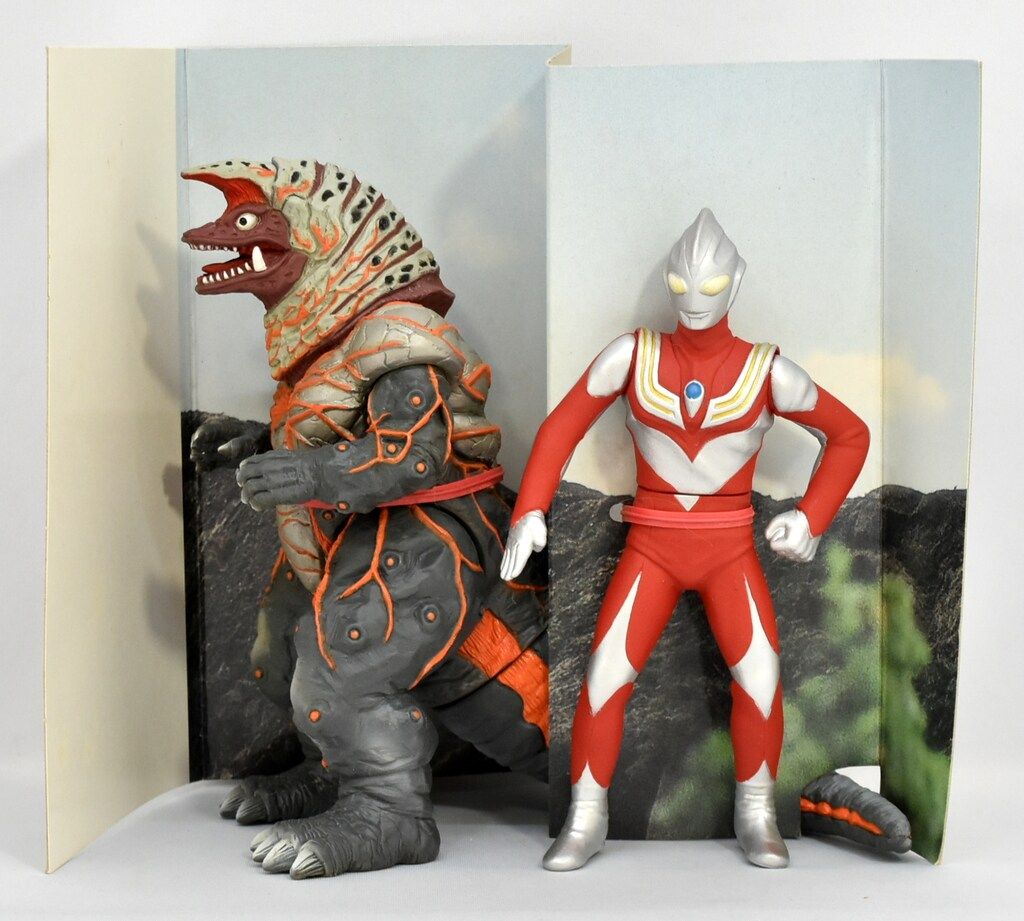 スーパーグレードソフトビニールウルトラマンティガパワータイプvs