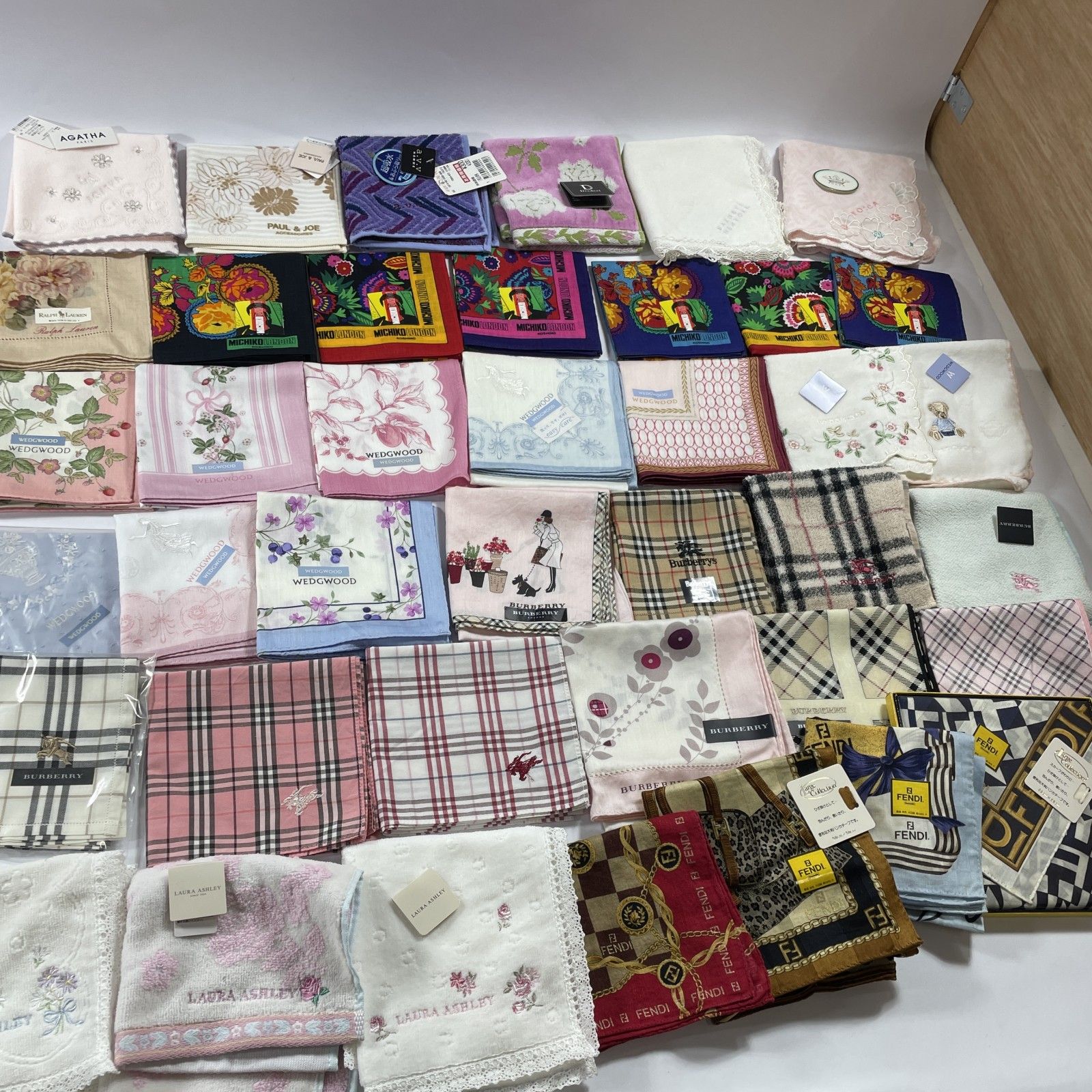  ブランド ノーブランド ハンカチ タオルハンカチ アソート 150点以上 まとめ商品 バーバリー ハナエモリ ウエッジウッド 混在 レディース 5.0 kg ハンカチ 小物