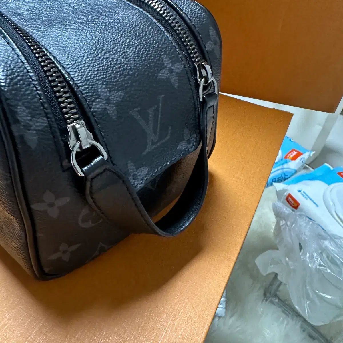 ルイヴィトン ドップキット モノグラム シャドー ブラック