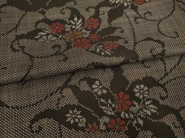 本場大島紬 花唐草文